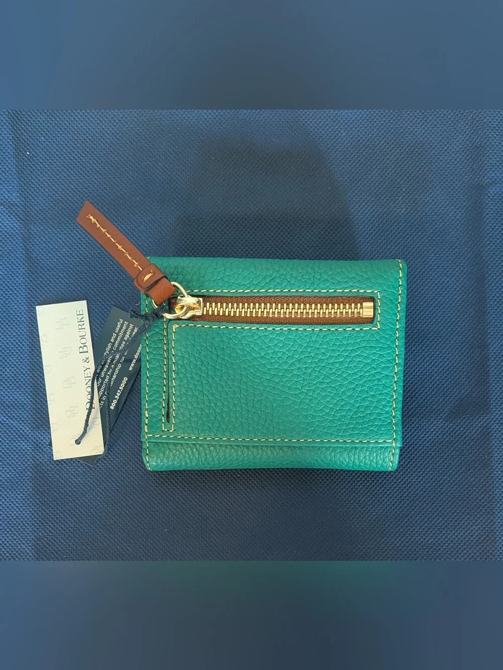 NWT! Dooney & Bourke Spearmint Pebble Grain Snap Wallet - Picture 3 of 6